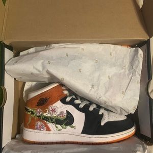 Like new comes in box